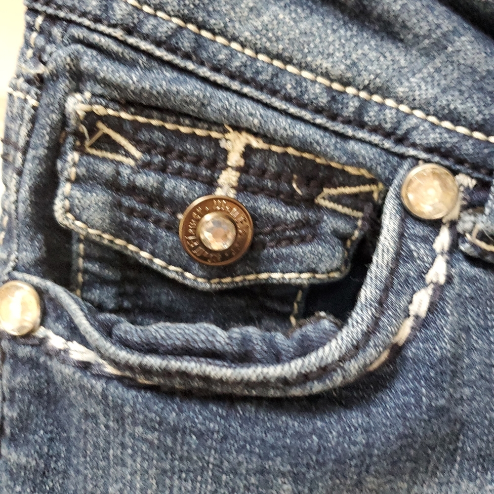 Wallflower Embellished Jean Capris - Picture 10 of 10